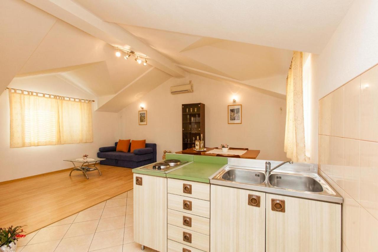 Holiday Home Beata Trogir Eksteriør bilde